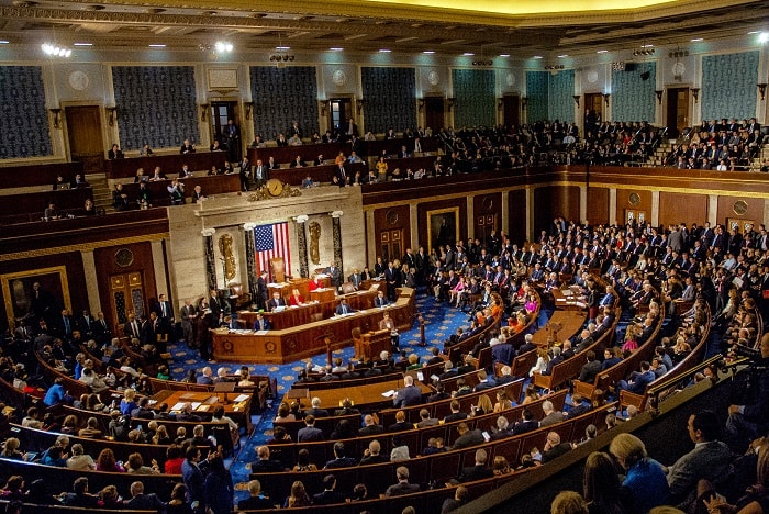 米連邦議会下院の6月危機とはのアイキャッチ画像